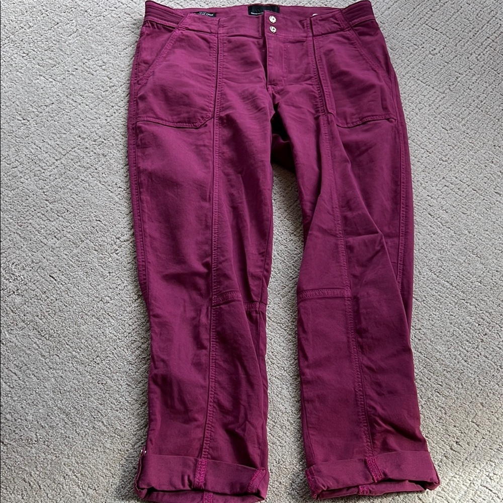 White House Black Market Cropped Pants in Burgundy